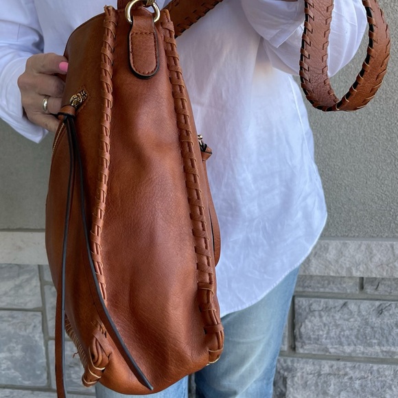 Beautiful faux leather crossbody bag. Excellent condition like new - Picture 5 of 11